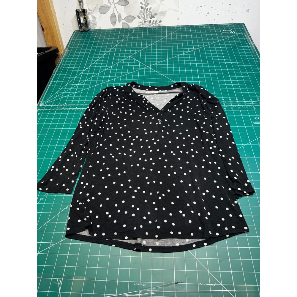 Maurices 24/7 Polka Dot V-Neck Top Black White 3/4 Sleeve Blouse Small